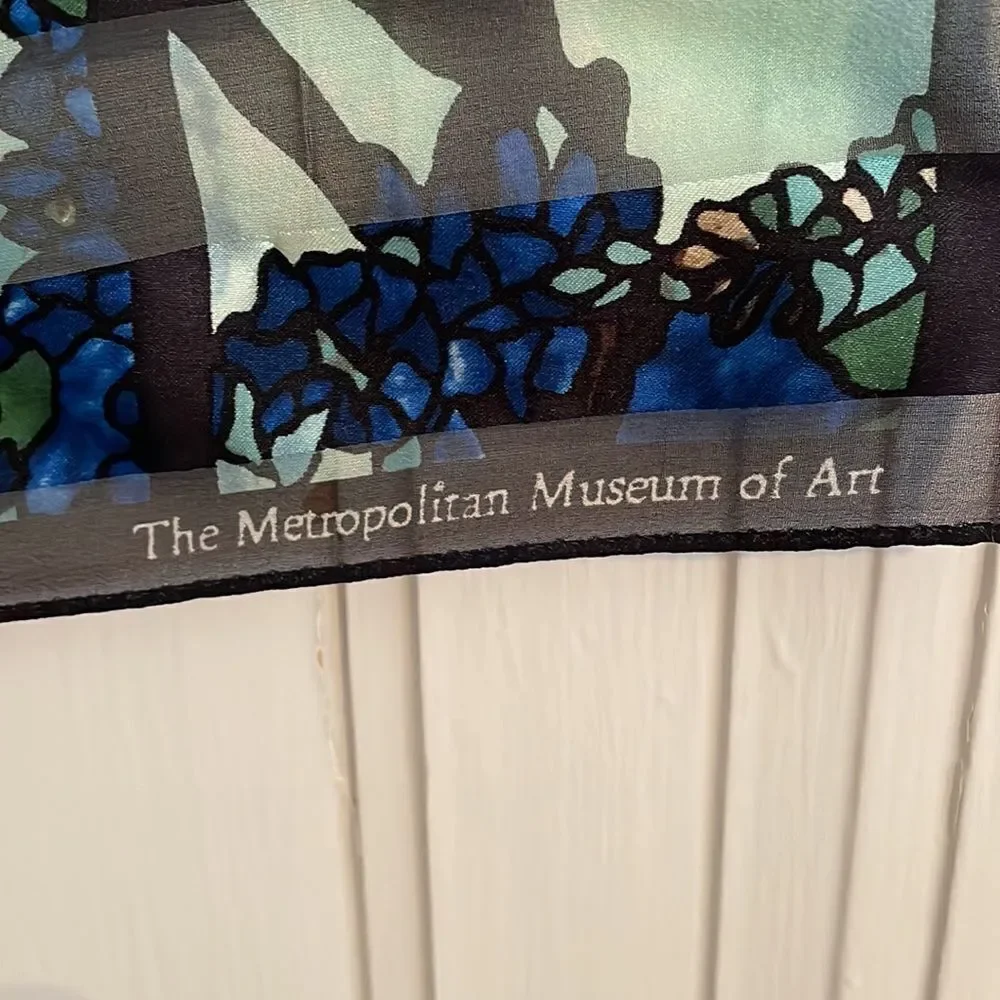 Vtg The Metropolitan Museum of Art blue & green stained glass‎ silk scarf